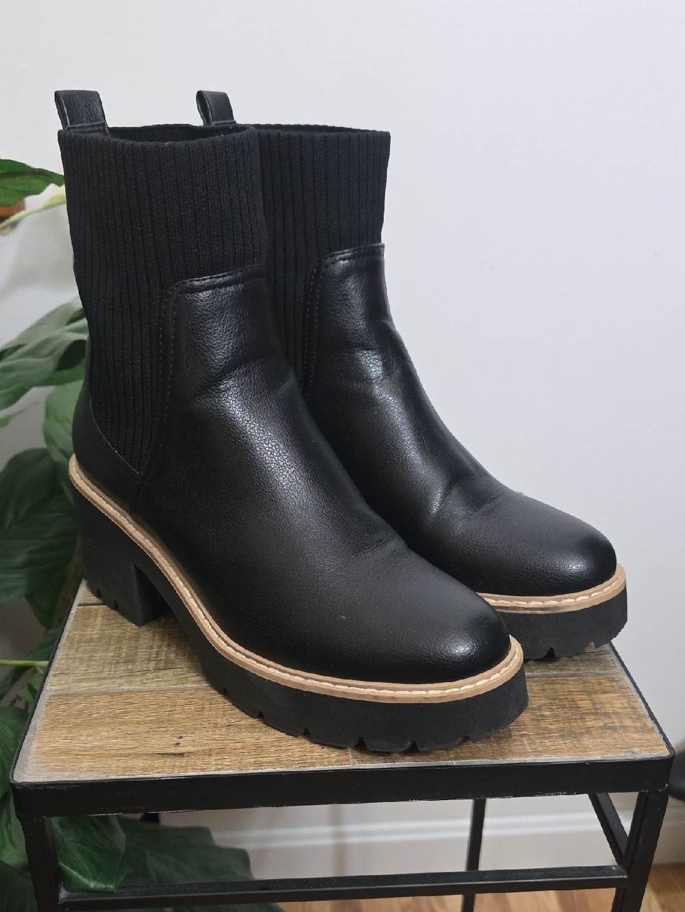 DV By Dolce Vita Black Chelsea Trooper Boots Womens 8